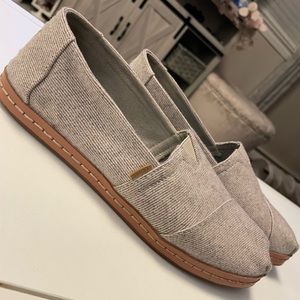 TOMS size 8